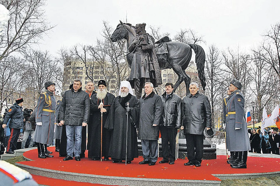 Открытие памятника атаману Платову прошло в торжественной обстановке.