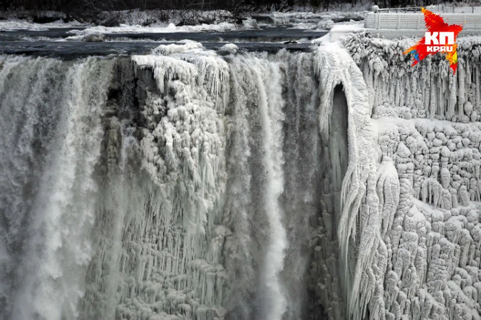 Ниагарский водопад замерз в нескольких местах в январе 2014-го года. Подобного не было более семи десятилетий
