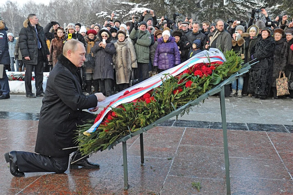 В день 70-летия прорыва блокады президент возложил венок к мемориалу «Мать-Родина» на Пискаревском кладбище