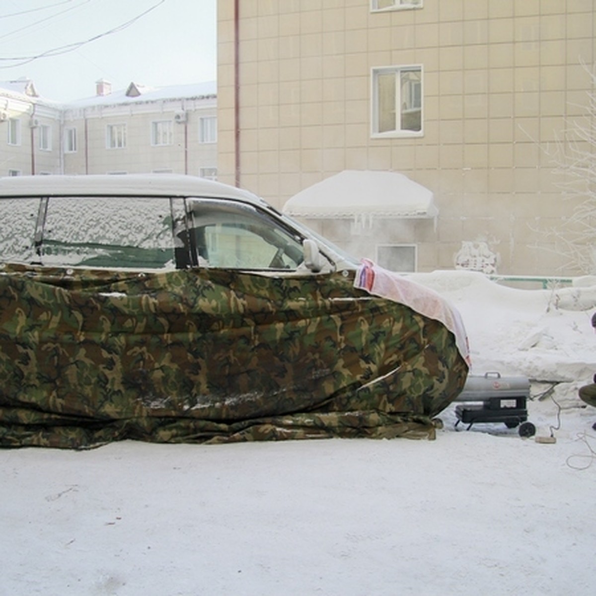 Кемеровчане накрывают машины полиэтиленом и покупают второй аккумулятор -  KP.RU