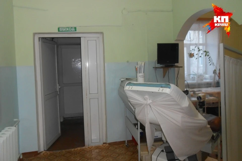 Из проходного помещения пришлось сделать кабинет для приема пациентов