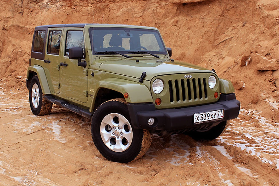 Наш автомобиль - в особой версии Sahara, он окрашен в цвет Commando.