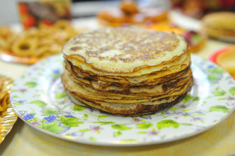 Блины в кафе. Масленица. Блинчики домашние. Блинчики в ресторане. Блинчики в ресторане.
