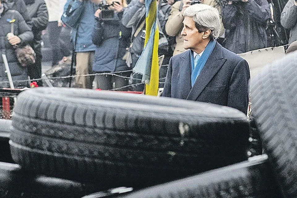 Госсекретарь США Джон Керри прилетел в Киев поддержать новую власть, прогуляться по майдану (на фото) и пообещал выделить кредит.
