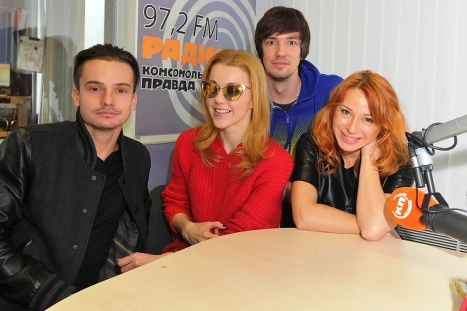 Группа "5sta Family" в гостях у Алены Апиной на радио "Комсомольская правда"