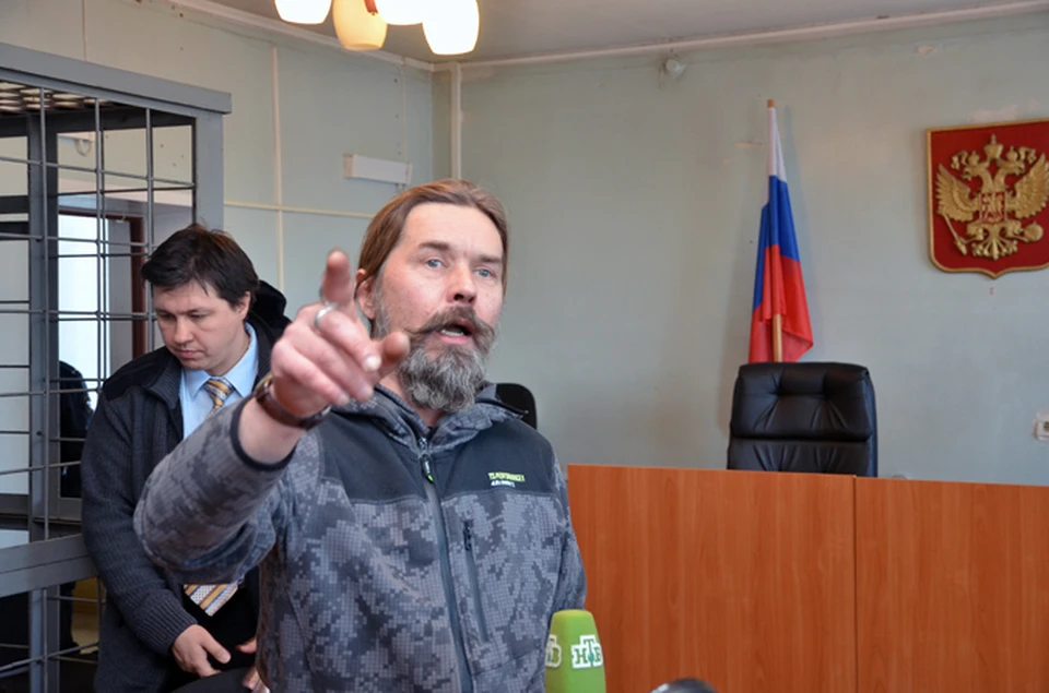 Кумир металлистов - Сергей «Паук» Троицкий - заплатит за ругань в аэропорту Толмачево.