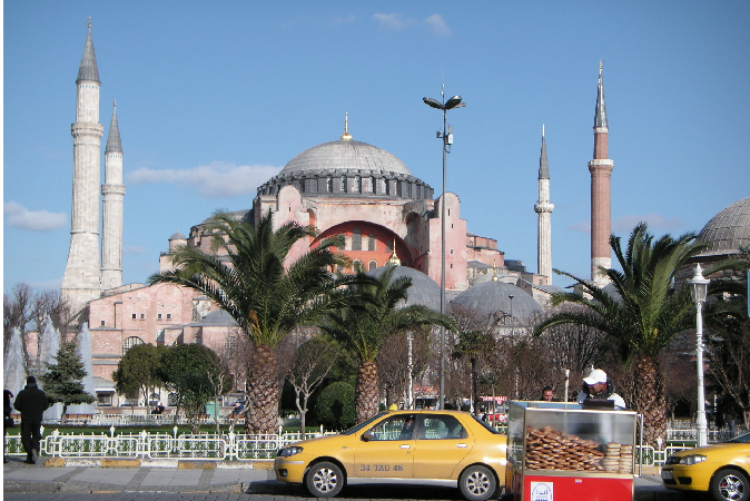 Стамбул - город контрастов.