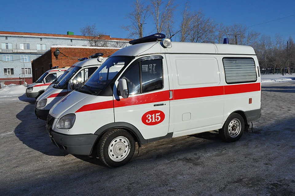 Приезд скорой. Авто скорой. Бригада машины.