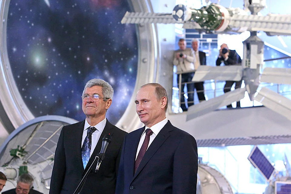 Владимир Путин и глава Международного комитета по исследованию космического пространства Джованни Биньями