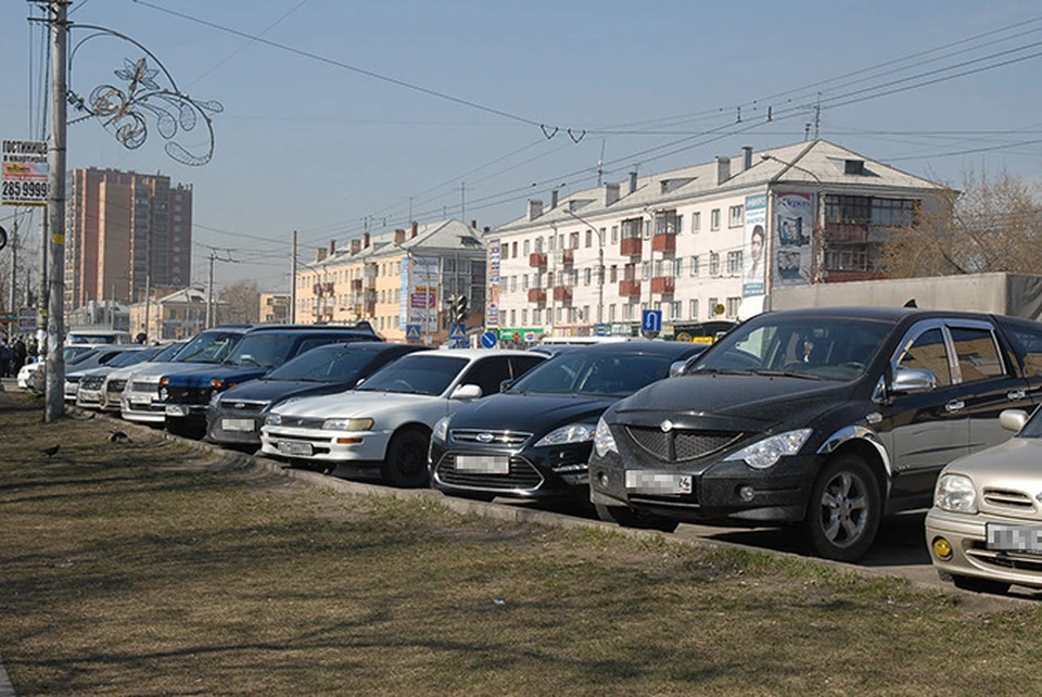 Парковка возле Краевой больницы: запретить нельзя разрешить?