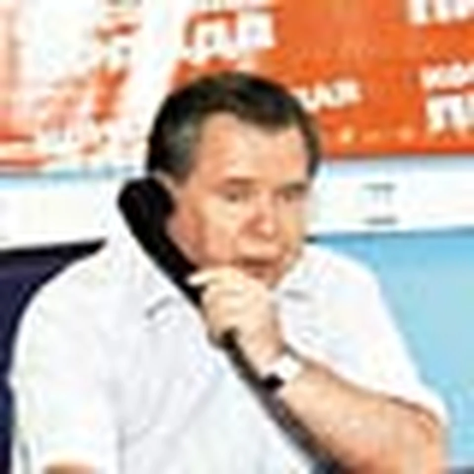 Владимир Иванов (слева), Юрий Кулагин и Наталья Филимонова:  - Жена постирала загранпаспорт? Обязательно меняйте документ!
