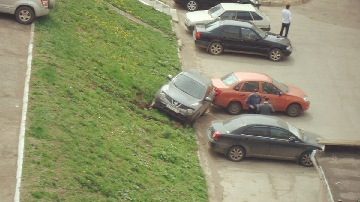 Утро в Ижевске: тест-драйв Lada Granta лифтбек, доход главы города в 8,4  миллиона рублей и авария 