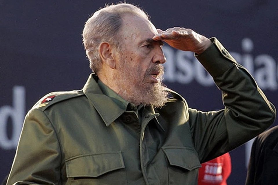 Бывший телохранитель Фиделя Кастро Хуан Рейнальдо Санчес утверждает в «Скрытой жизни Фиделя Кастро», что кубинский лидер мало чем отличался от монарха