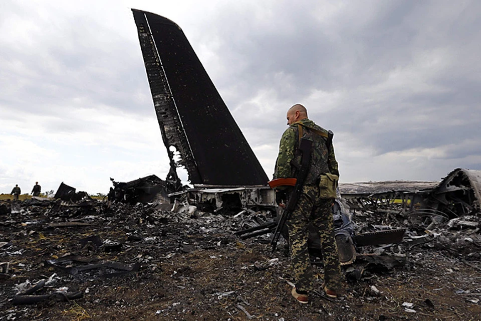 Украинский военно-транспортный самолет мог везти в отряд иностранных снайперов из 56 человек