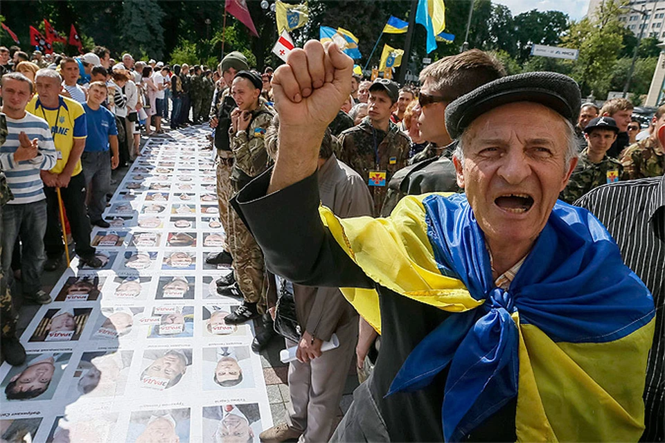 После объявленного вечером пятницы считающегося главой Украины Петрном Порошенко «перемирия» ситуация на Донбассе и Луганщине мало изменилась