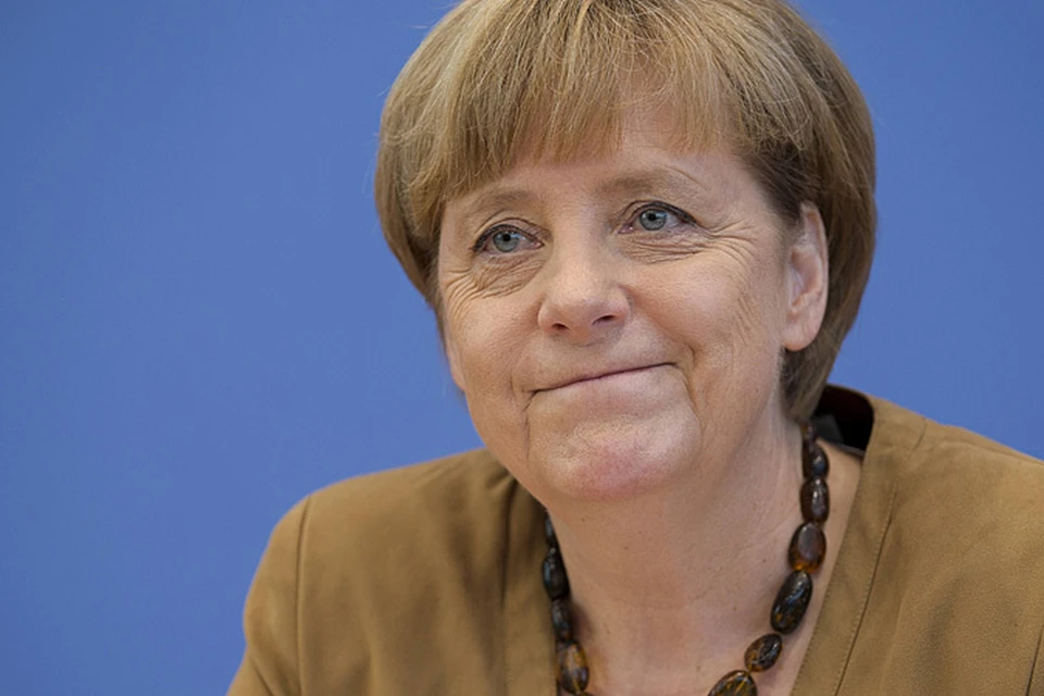 А вот фрау Меркель говорить о санкциях, по крайней мере публично, не спеши