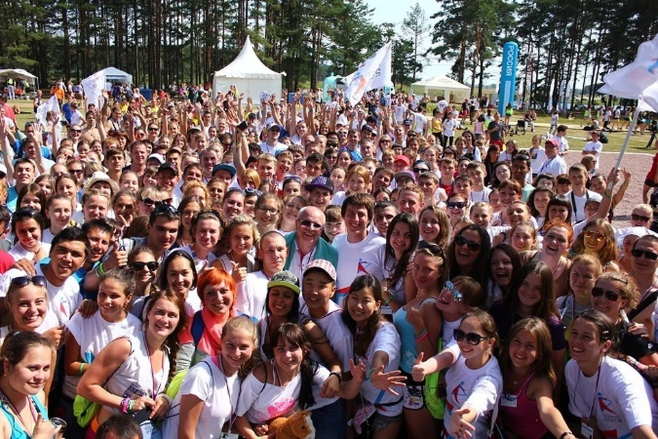 Молодежь 2014. Эль фаннинг и николас. Молодежь территория смыслов. Эль фаннинг бесстыжие. Молодежь 2014.