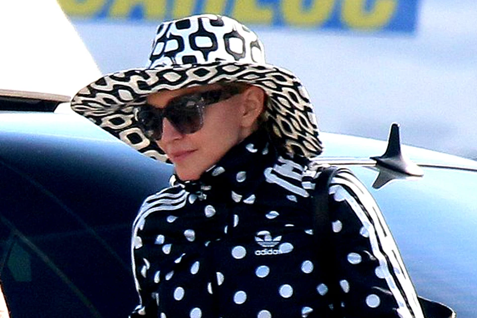 Как и многие заокеанские знаменитости, Мадонна в эти дни отдыхает на Лазурном берегу.