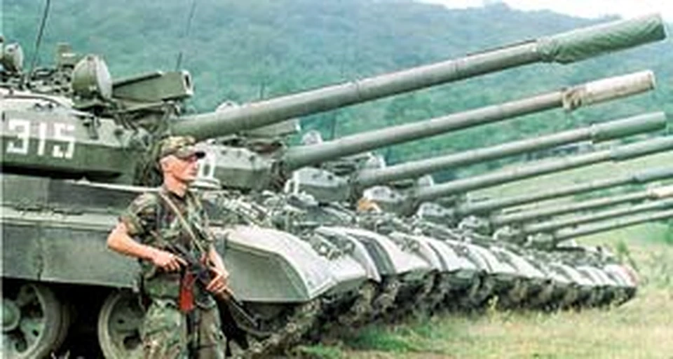 Армада грузинских танков уже развернула пушки в сторону Южной Осетии...