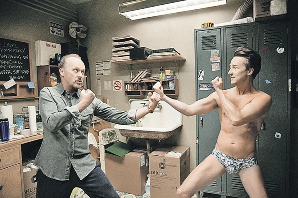 Майкл Китон и Эдвард Нортон в «Бёрдмене» демонстрируют отличную бойцовскую форму. Фото: Кадр из фильма