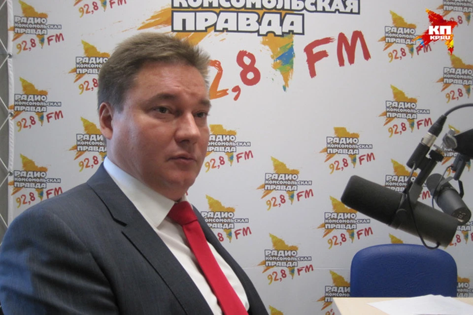 На вопросы слушателей ответил представитель МИД России в Нижегородской области Сергей Малов.