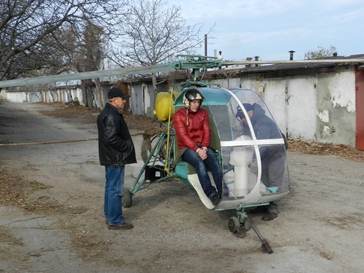 Вертолёт RotorWay, который собрал автомеханик в своём гараже.