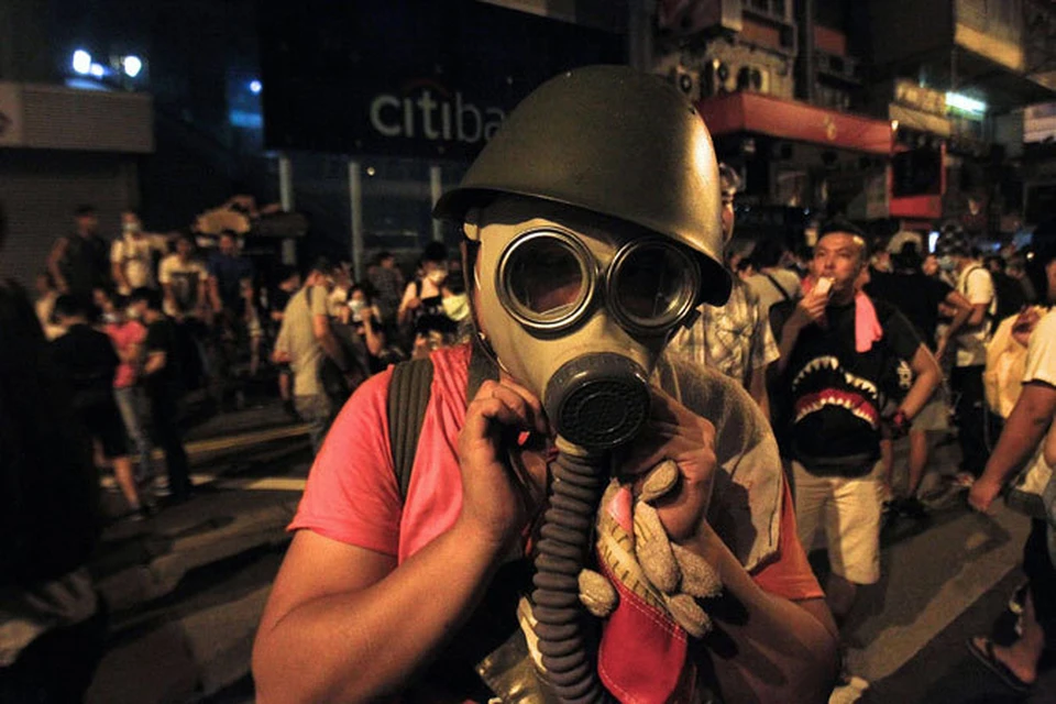 Массовые беспорядки накрыли Гонконг еще в выходные