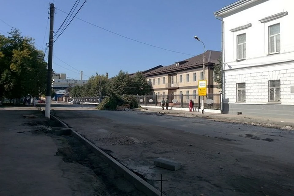 От дорожных рабочих на Семинарской пострадало не одно дерево. Фото vk.com/pro_gorod_rzn