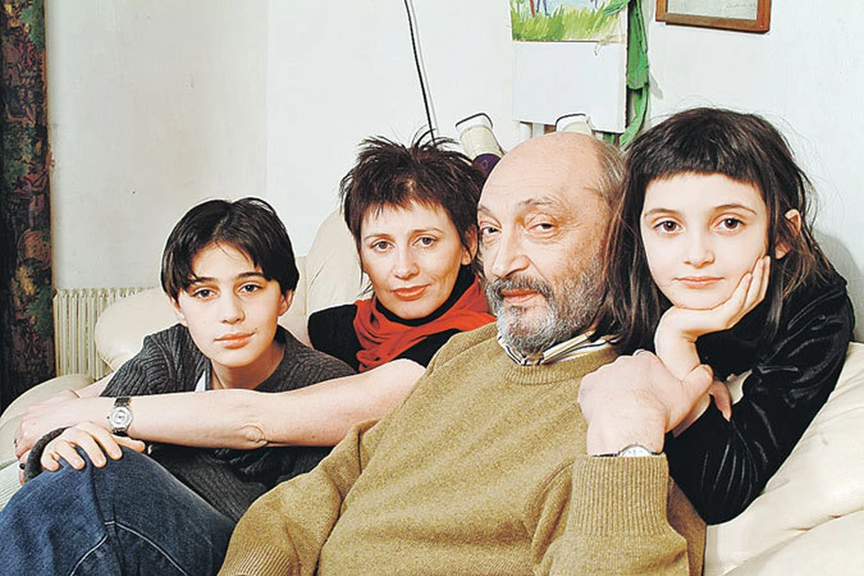 Михаил Михайлович со своей четвертой женой Анной Ямпольской и детьми Мишей и Зоей. Фото: Fotobank.ru