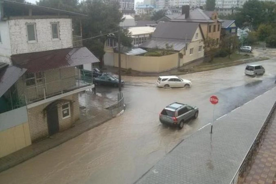 Ливень в анапе. Наводнение в Анапе. Наводнение в Анапе сейчас. Потоп в Анапе сегодня. Анапа наводнение фото.