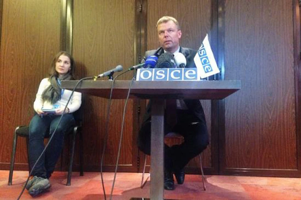 14 ноября, заместитель главы спецкомиссии ОБСЕ Александр Хуг рассказал, что число иностранных наблюдателей на Украине скоро достигнет пятисот человек