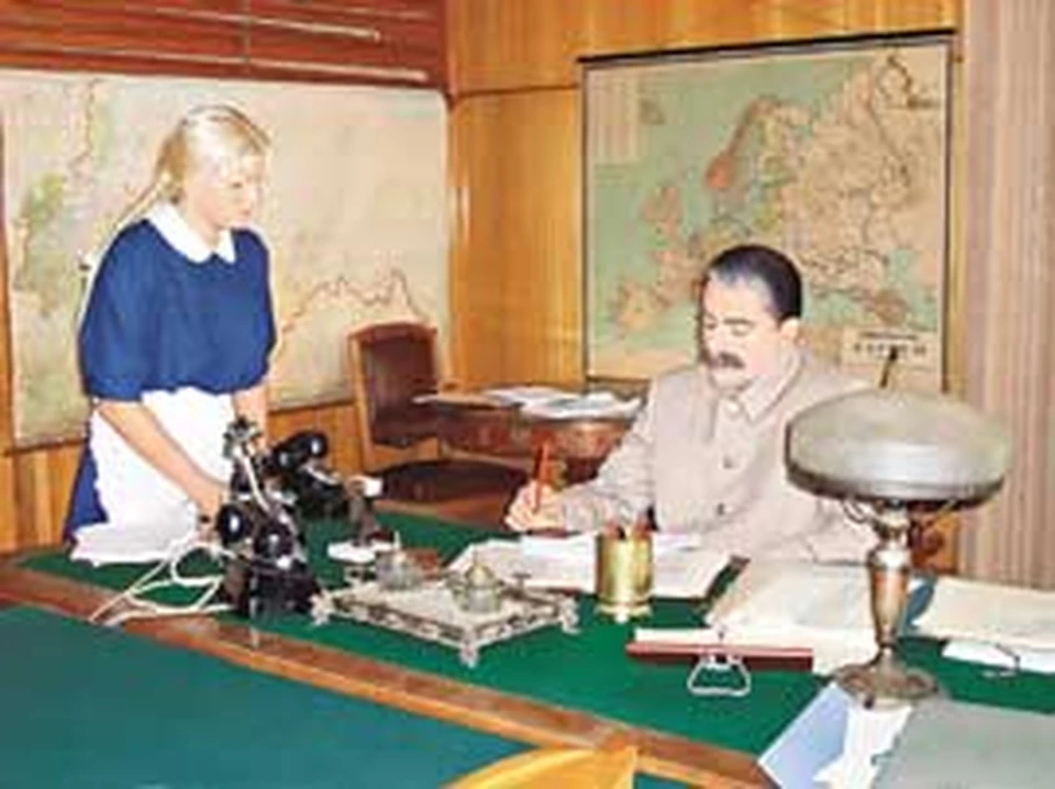 Иосиф Сталин  (Давид Гиоргобиани) -жестокий диктатор и... несчастный человек.