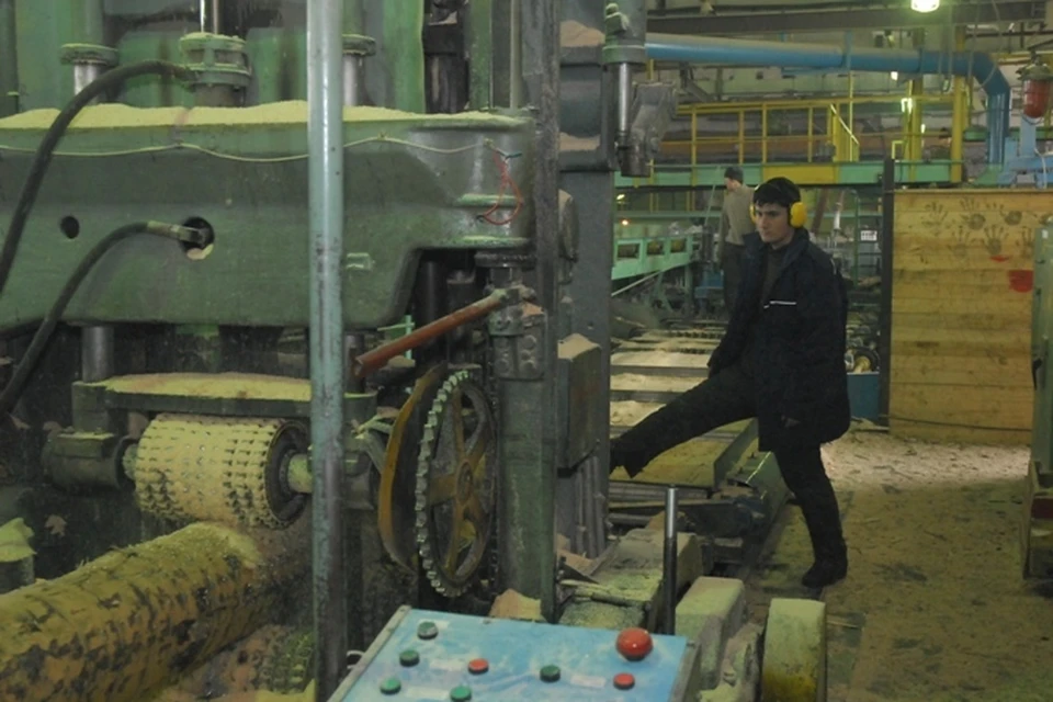 В основном под сокращение попадают рабочие промышленной сферы.
