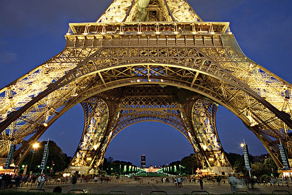 Снимки на фоне главной достопримечательности Парижа лидируют по популярности у любителей фотографироваться