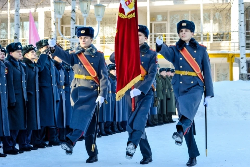 Марш вынос знамени. Пермский кадетский корпус бал. Международный слет кадетов зимой. Равнение на работу.картинки.