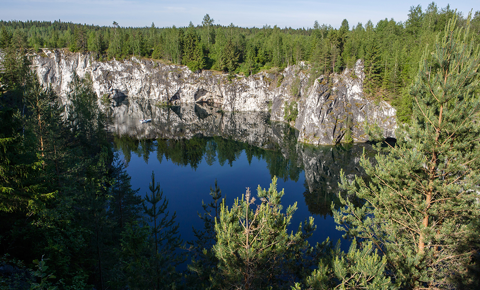 Горный парк «Рускеала» - это комплексный памятник природы и горного дела в Карелии.