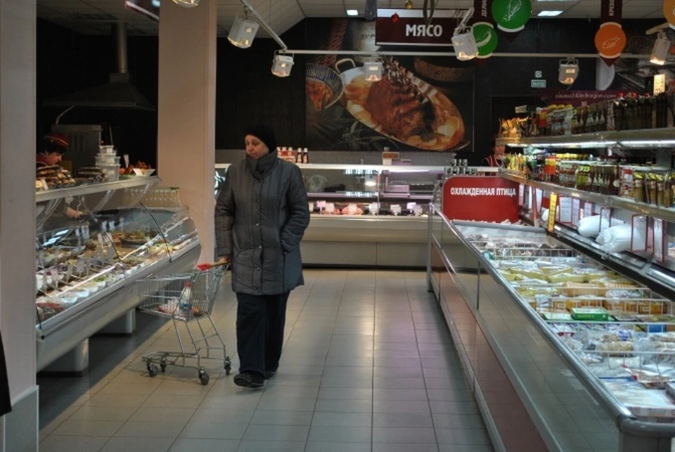 Российские сетевые магазины заморозили цены на корзину из 20 социально значимых товаров.