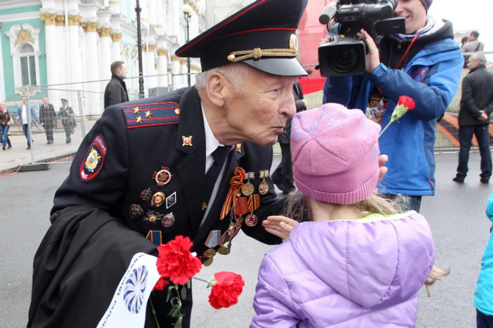 Парад с фотографиями ветеранов