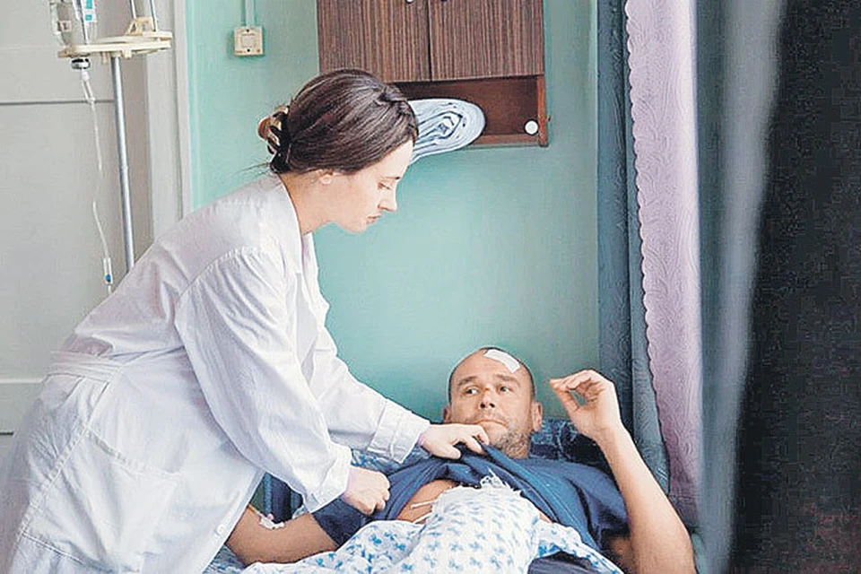 В конце третьего сезона Олег Брагин расстался со своей женой, медсестрой Леной.