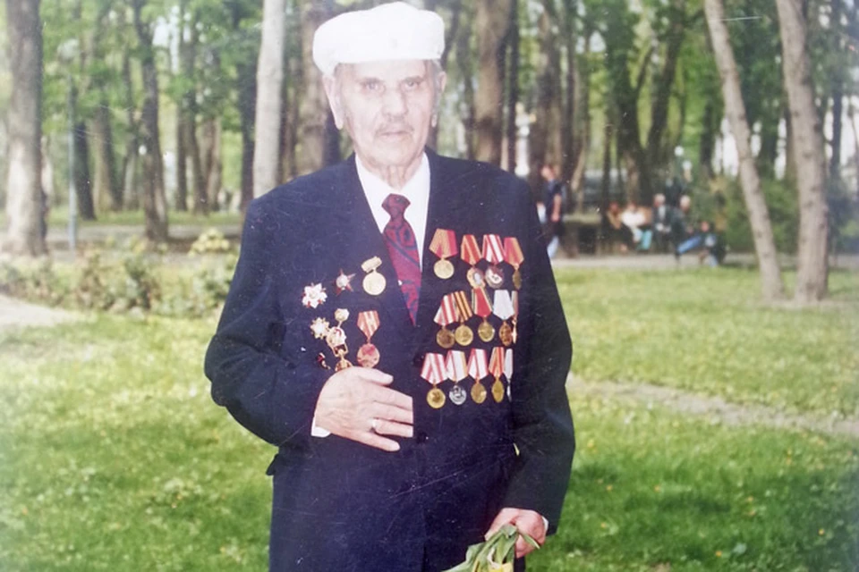Мой прадедушка, Орлов Андрей Фёдорович, был военным летчиком, штурманом-разведчиком. Когда началась война, служил он в Кутаиси, в Грузии.