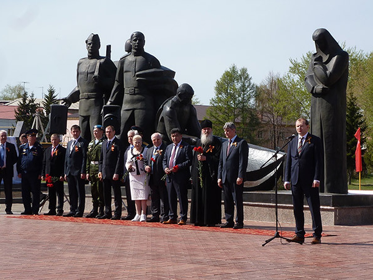 Вечный огонь Памяти загорелся на мемориале Славы в Калачинске - KP.RU