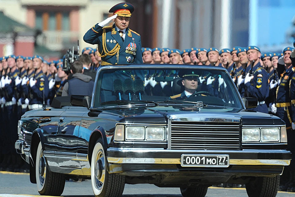 СМИ объяснили, зачем Шойгу перекрестился перед началом парада Победы в Москве