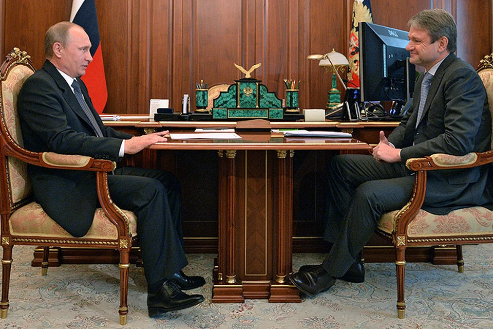 28 мая 2015. Президент России Владимир Путин и министр сельского хозяйства РФ Александр Ткачев во время встречи в Кремле.