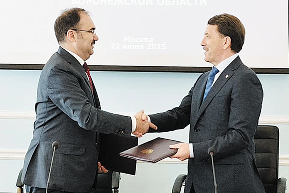 Антон Дроздов и Алексей Гордеев подписали соглашение о сотрудничестве.