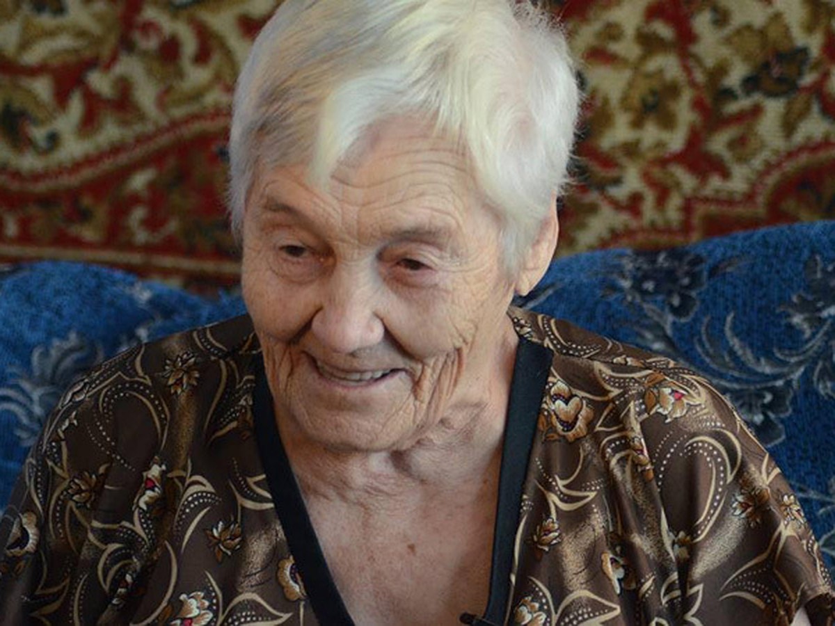 93-летняя бабушка поневоле стала самой известной вязальщицей на Южном Урале  - KP.RU