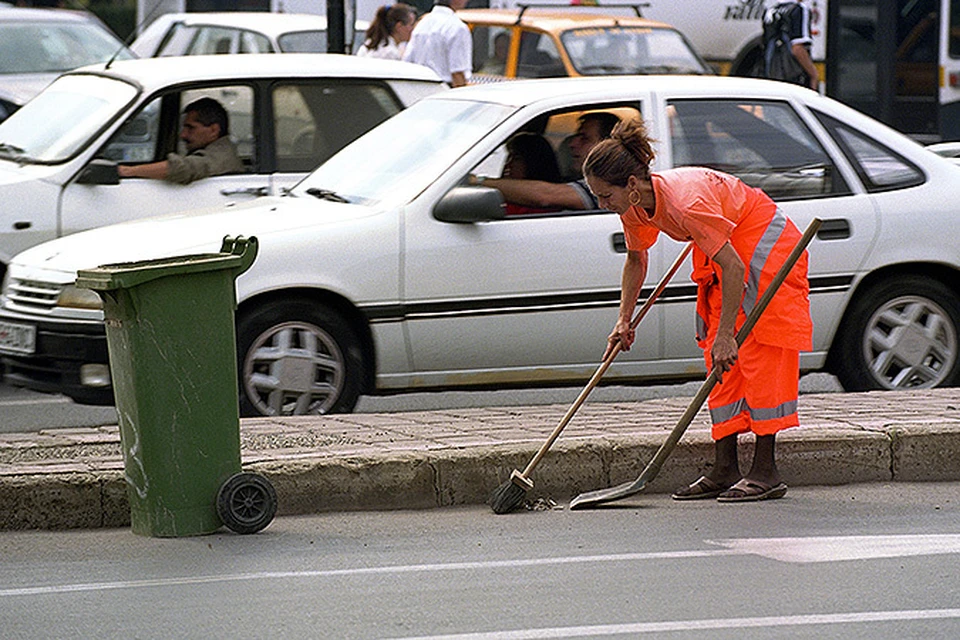 "КП" изучила опыт других стран по борьбе с мусором на дорогах