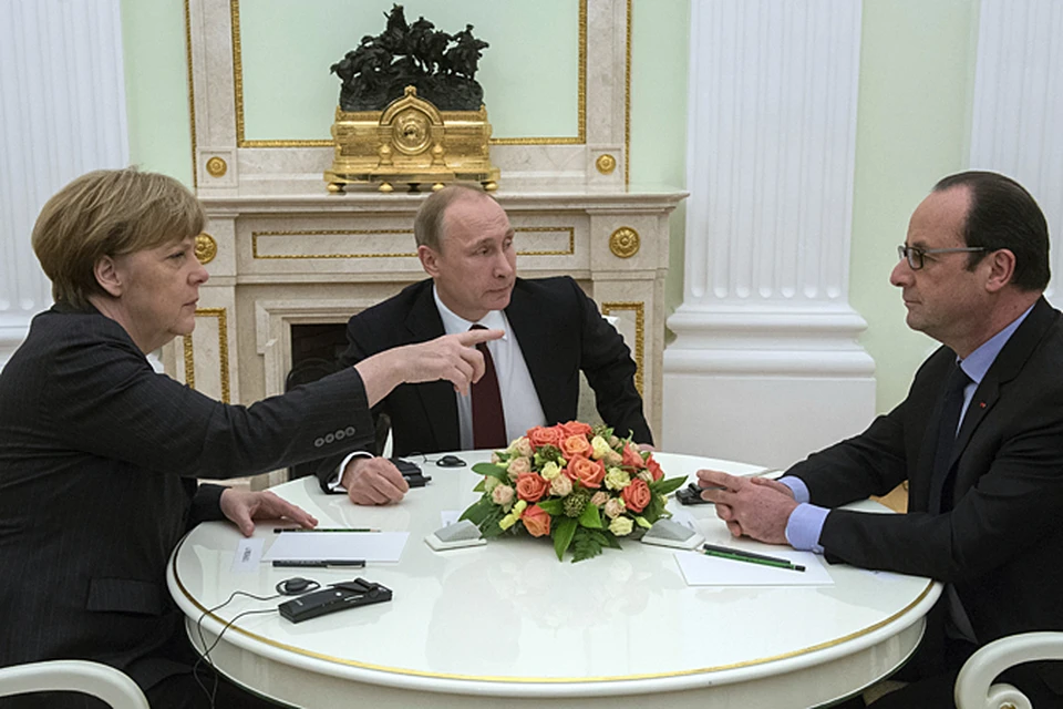 Владимир Путин обсудил по телефону с канцлером Германии Ангелой Меркель и президентом Франци Франсуа Олландом ситуацию на Украине