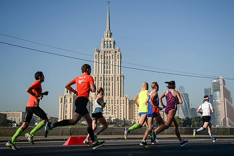 Moscow running. Бег Москва. Пробежка в Москве. Бегать в Москве. Бега Москва.