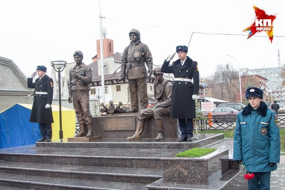 Памятник спасателям и пожарным в москве