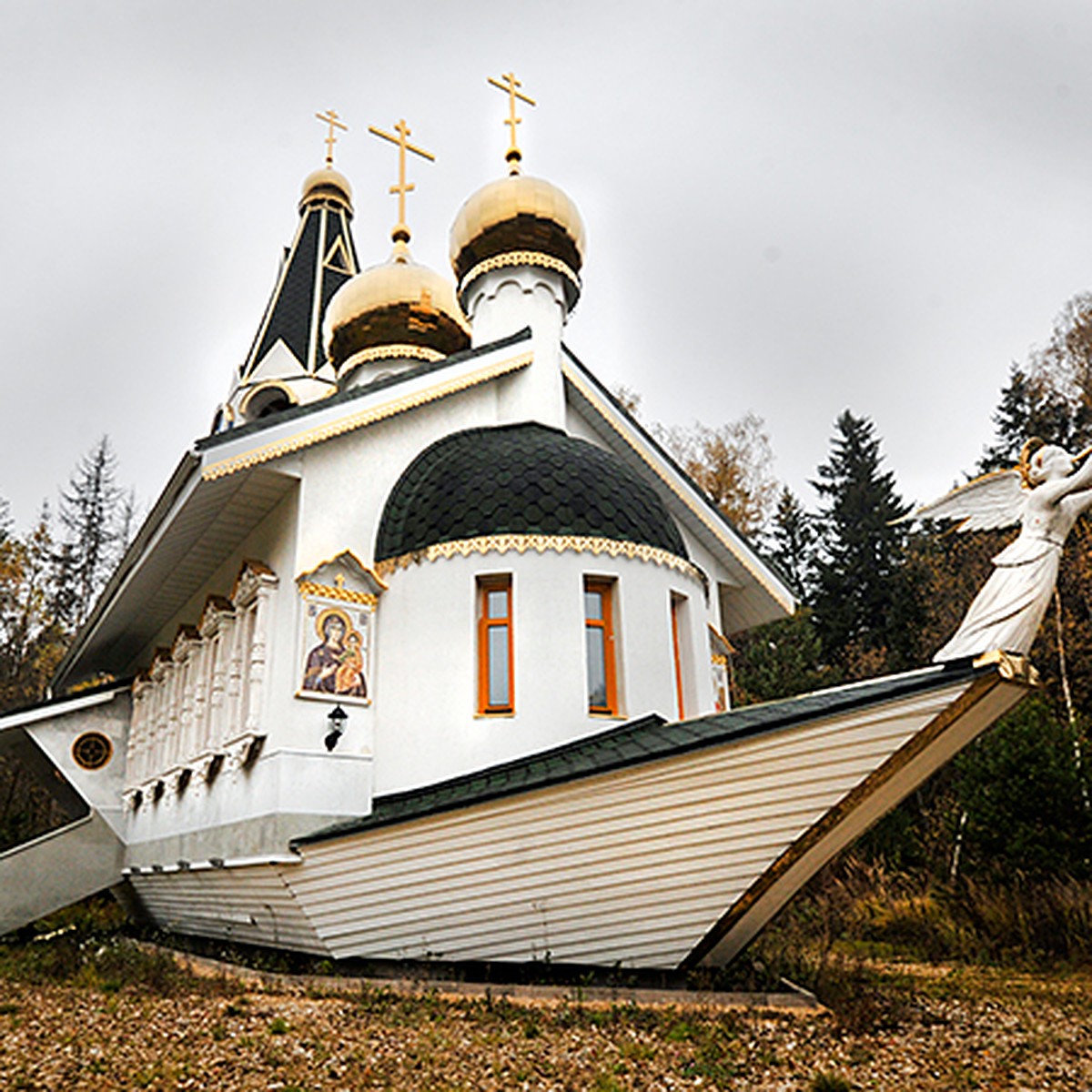 храм в форме корабля